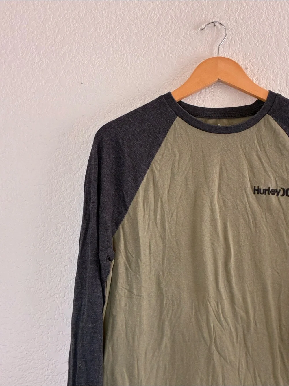 Hurley | Green and gray crew neck cotton blend long sleeve raglan t-shirt small